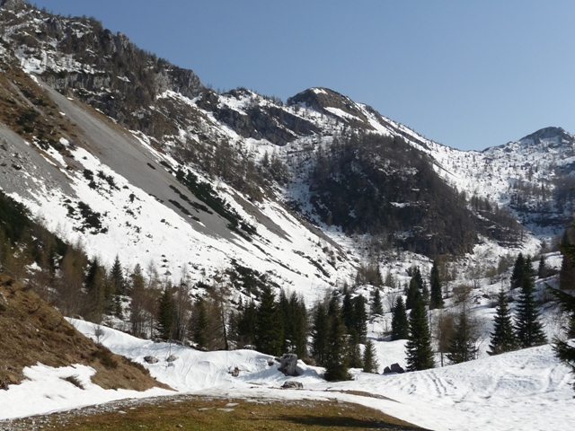Il catino glaciale delle Valine Alte; Forcella Racli é lo stretto intaglio tra la cresta del Monte Rodolino che scende da sinistra e il cocuzzolo del Monte Ortat.